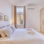 Spacious 3 Bedroom In Historic Lägenhet