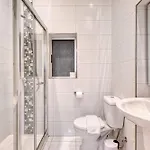 Spacious 3 Bedroom In Historic