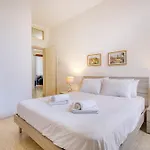 Spacious 3 Bedroom In Historic Lägenhet Valletta