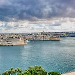 Spacious 3 Bedroom In Historic Valletta