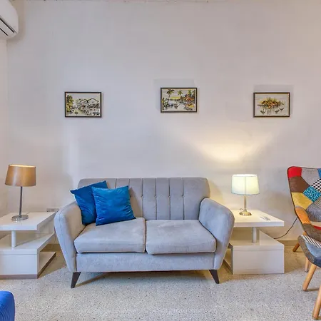 Spacious 3 Bedroom In Historic Valletta