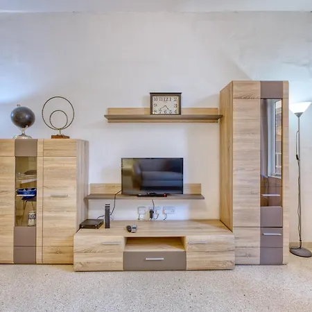 Spacious 3 Bedroom In Historic 瓦莱塔