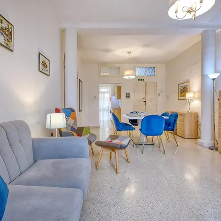 Spacious 3 Bedroom In Historic 瓦莱塔