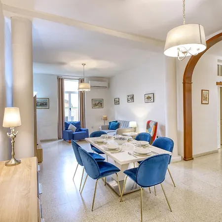 Spacious 3 Bedroom In Historic *