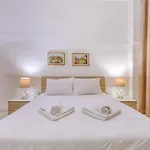 Spacious 3 Bedroom In Historic *