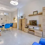 Spacious 3 Bedroom In Historic