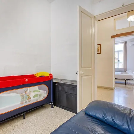 Spacious 3 Bedroom In Historic