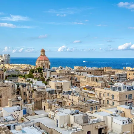 Spacious 3 Bedroom In Historic