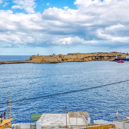 Spacious 3 Bedroom In Historic * La Valletta