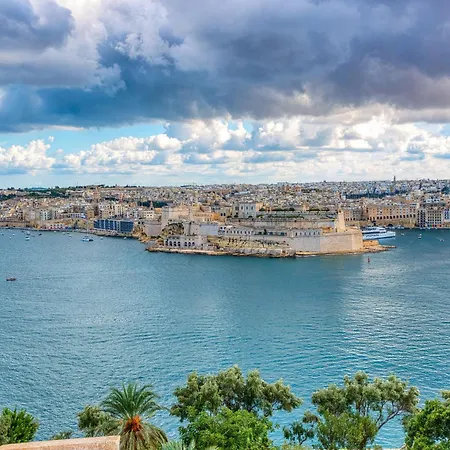 Spacious 3 Bedroom In Historic Appartamento La Valletta