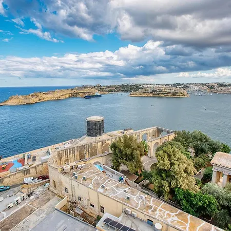 Spacious 3 Bedroom In Historic La Valletta