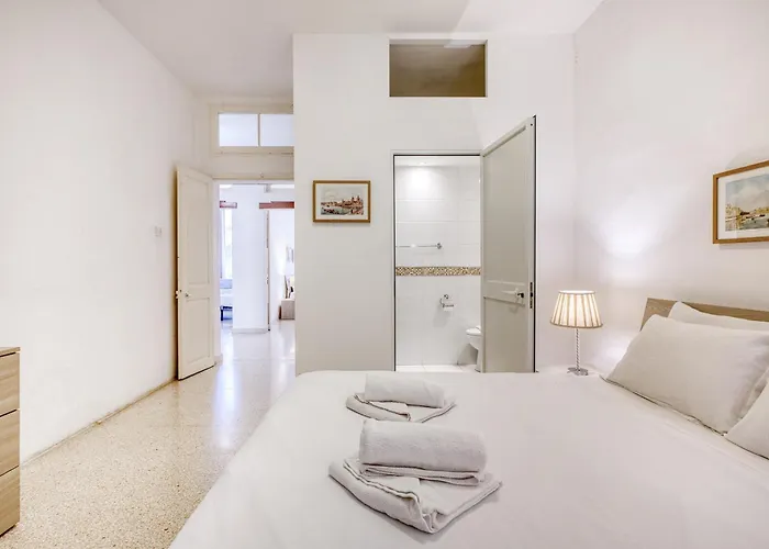 Lägenhet Spacious 3 Bedroom In Historic *