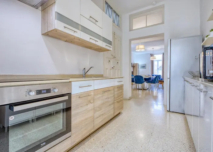 Lägenhet Spacious 3 Bedroom In Historic *