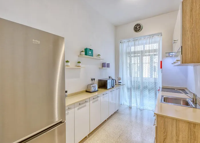 Spacious 3 Bedroom In Historic