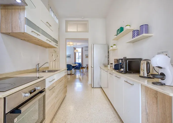 Lägenhet Spacious 3 Bedroom In Historic