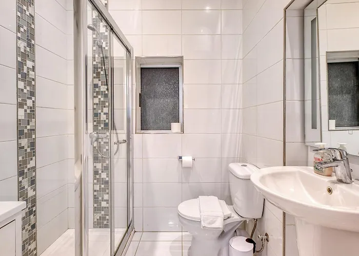 Spacious 3 Bedroom In Historic