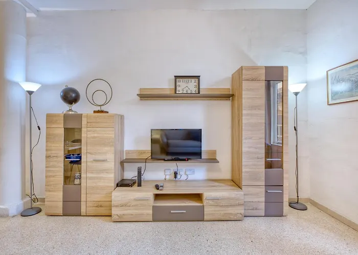 Spacious 3 Bedroom In Historic Valletta