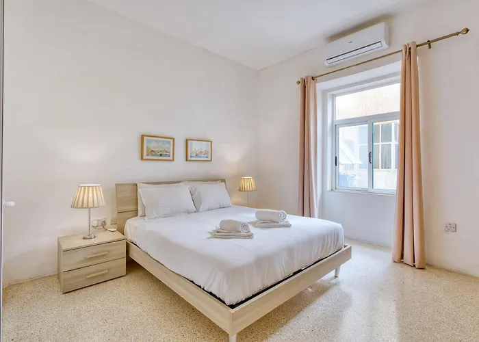 Lägenhet Spacious 3 Bedroom In Historic Valletta