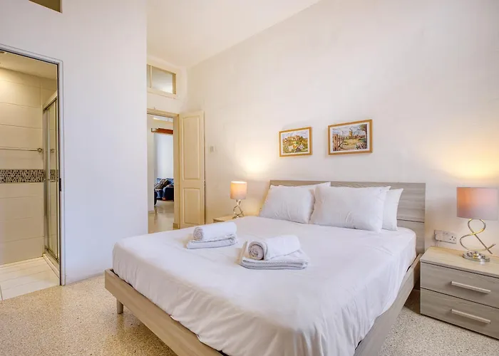 Spacious 3 Bedroom In Historic Lägenhet Valletta