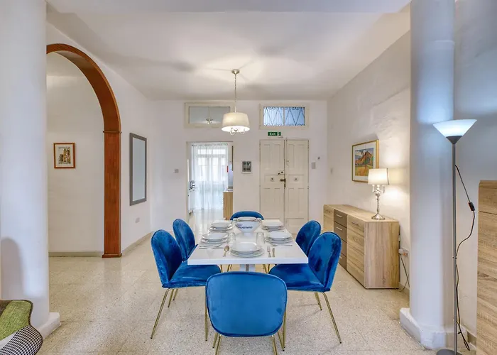 Lägenhet Spacious 3 Bedroom In Historic