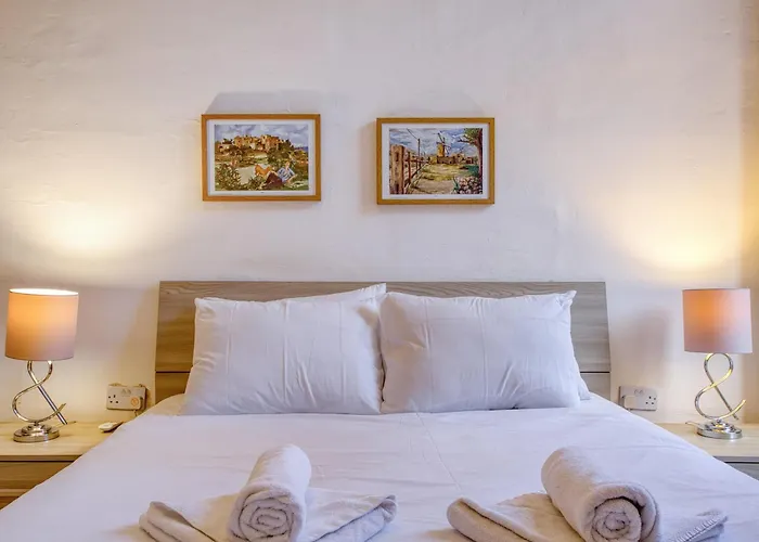 Lägenhet Spacious 3 Bedroom In Historic *