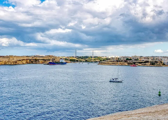 Lägenhet Spacious 3 Bedroom In Historic