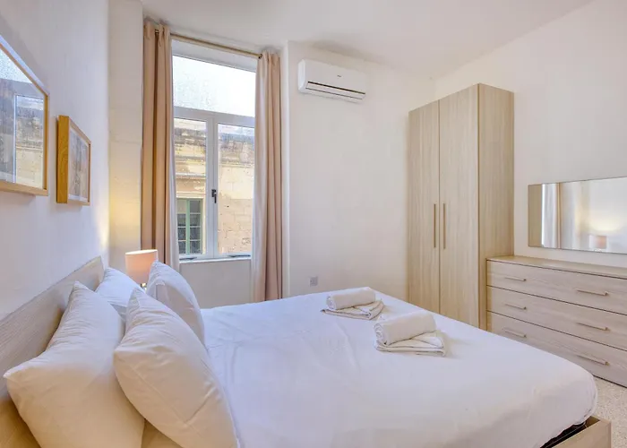 Lägenhet Spacious 3 Bedroom In Historic