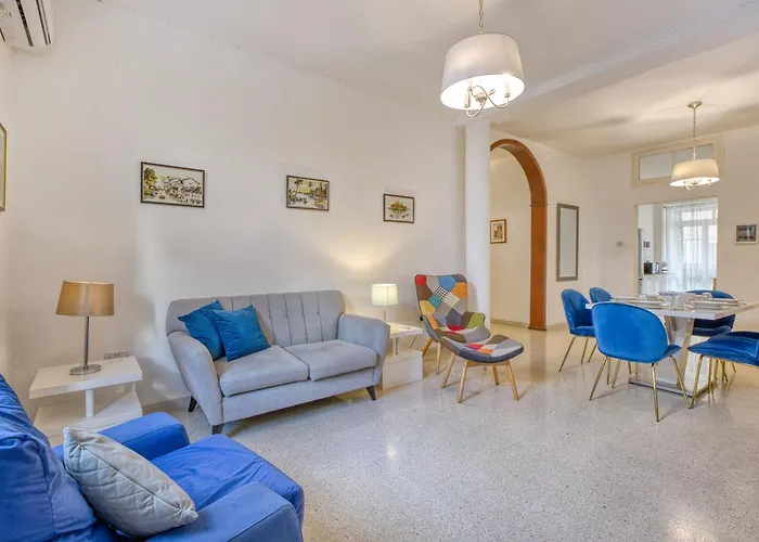 Lägenhet Spacious 3 Bedroom In Historic