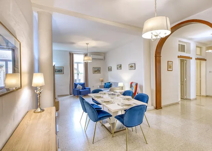 Spacious 3 Bedroom In Historic *