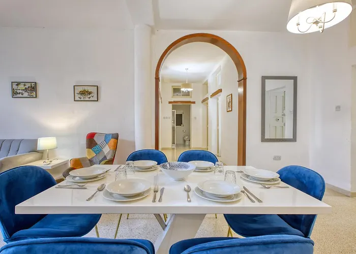 Lägenhet Spacious 3 Bedroom In Historic