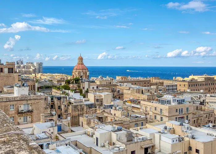 Spacious 3 Bedroom In Historic