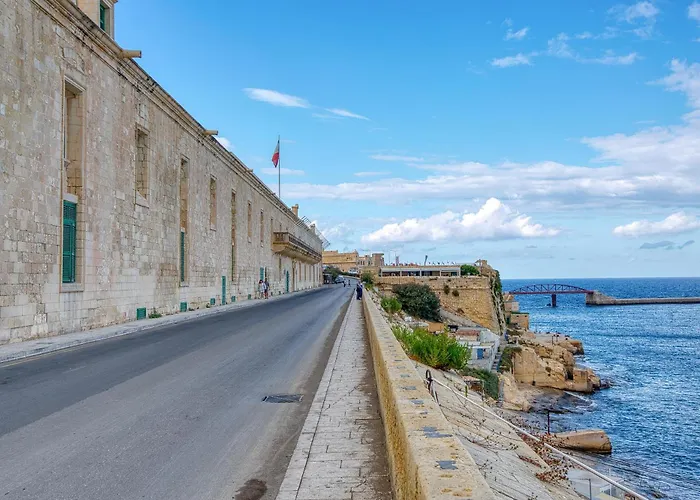 Spacious 3 Bedroom In Historic Valletta