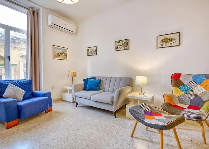 Lägenhet Spacious 3 Bedroom In Historic