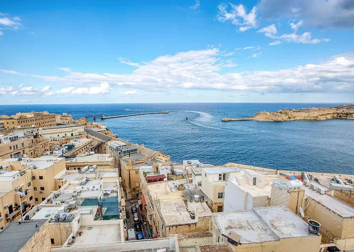 Spacious 3 Bedroom In Historic Lägenhet *