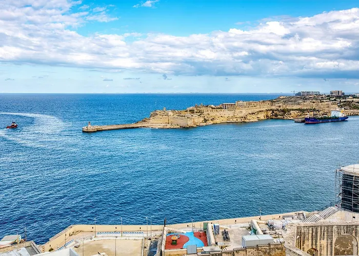 Spacious 3 Bedroom In Historic Lägenhet